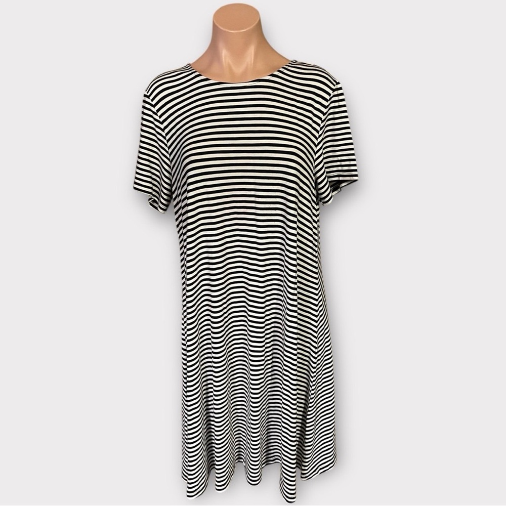 Old Navy Women’s Large Black/White Striped Short Sleeve Knee Length Dress